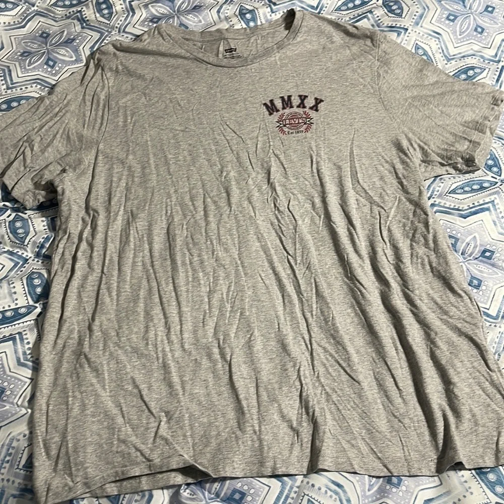 Never worn Levi’s men’s XXXL tshirt